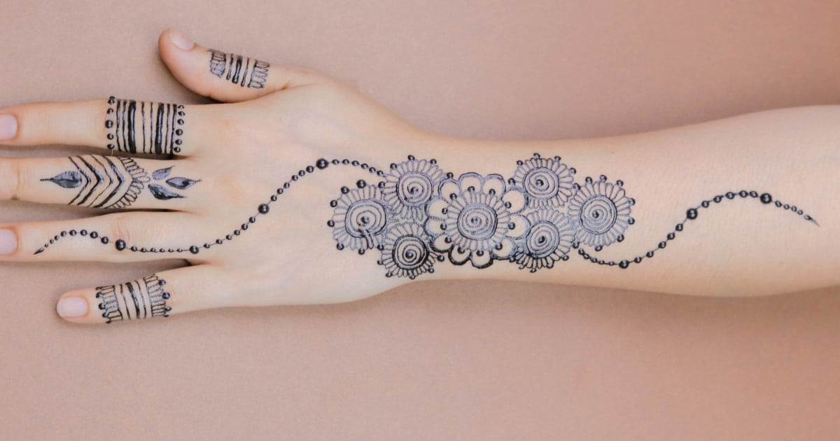 5 Simple Henna Designs For Beginners To Try (Plus Tips & Tricks)